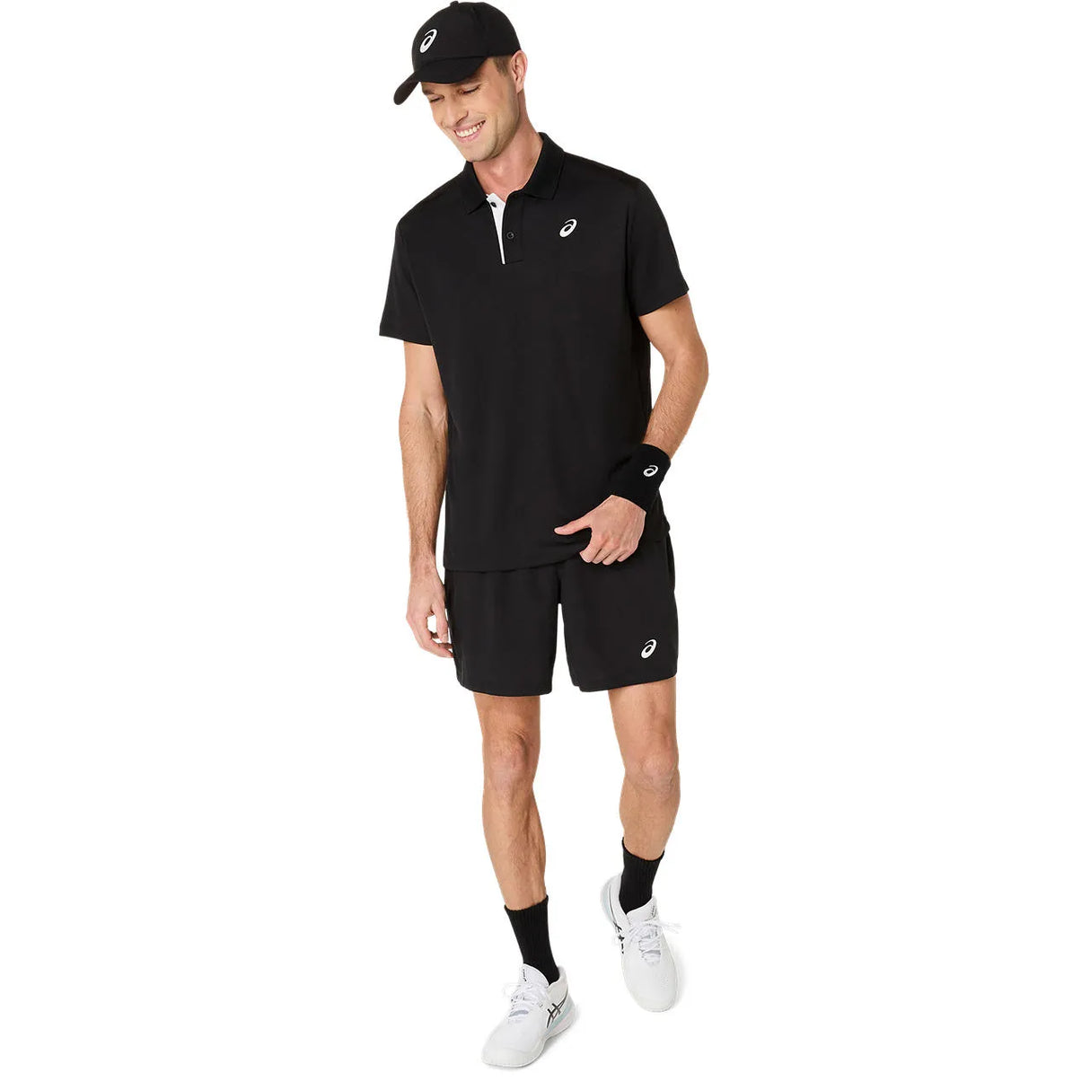 playera asics court polo hombre performance black con inserciones de malla piqué para ventilación