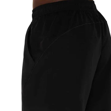 pantalón corto asics court negro con pretina ajustable y cordón interno
