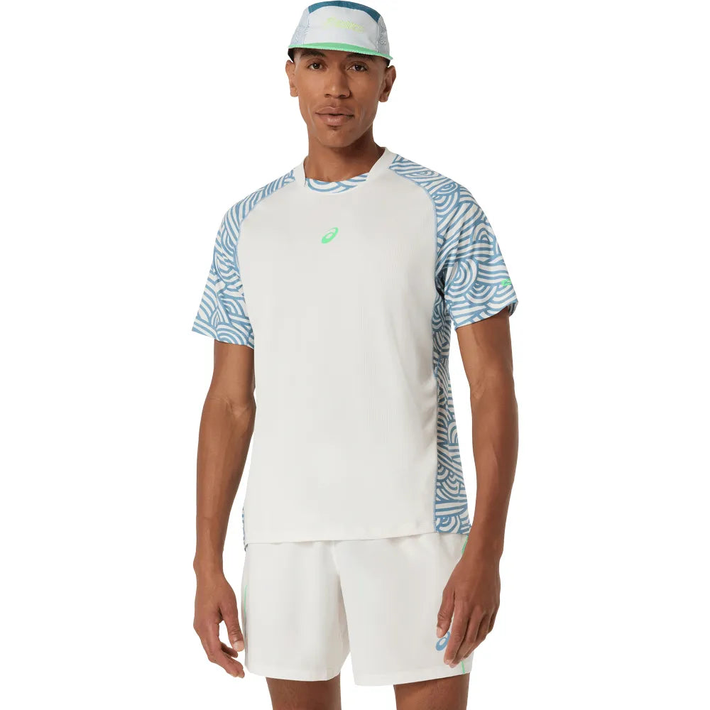 playera asics padel court all over print ss top hombre cream saba blue para jugar padel con tejido de secado rápido