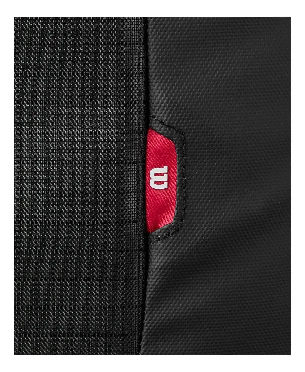 bolso de tenis wilson gris con bolsillos internos y exteriores prácticos