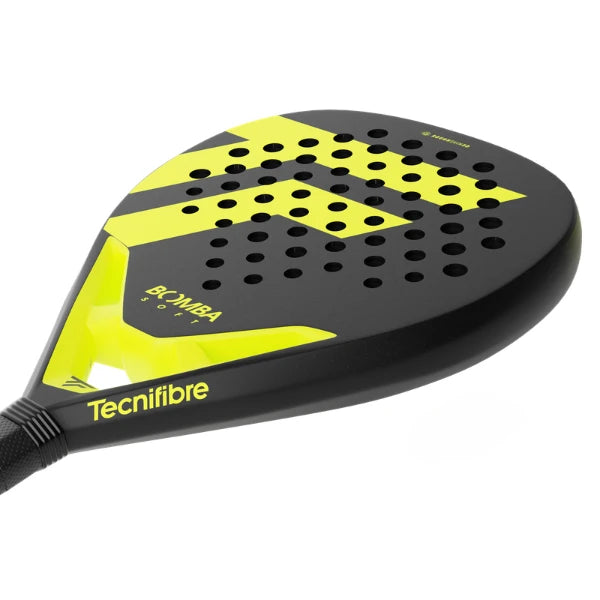 pala de padel Bomba Soft con acabado ROUGH SKIN 3D para spin