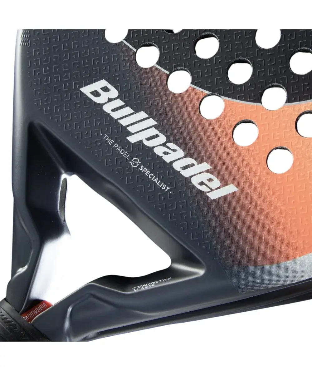 pala híbrida bullpadel elite w26 controlable y versátil para pádel