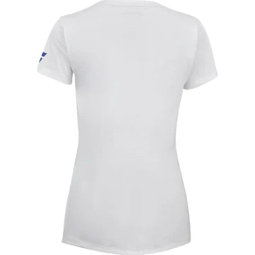 camiseta babolat blanca mujer con look deportivo y estilo moderno