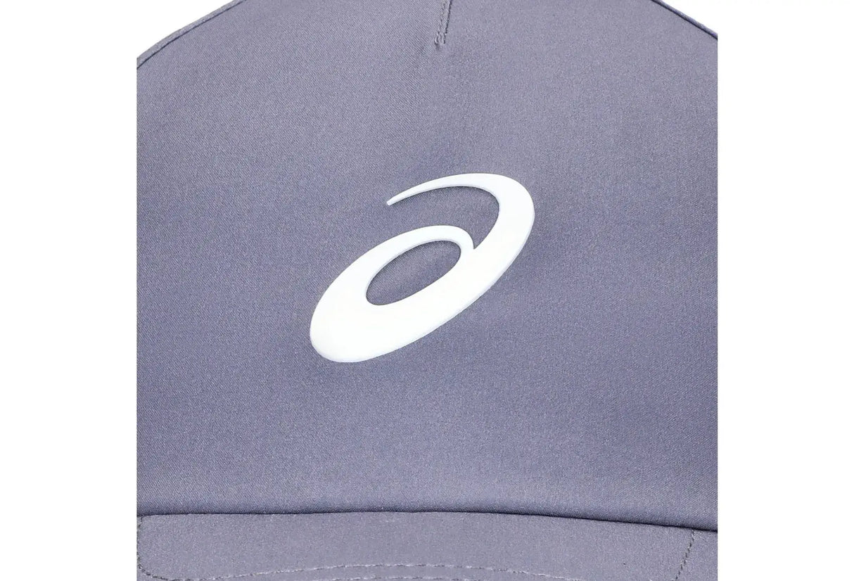 gorra deportiva asics color gris con detalles morados para pádel