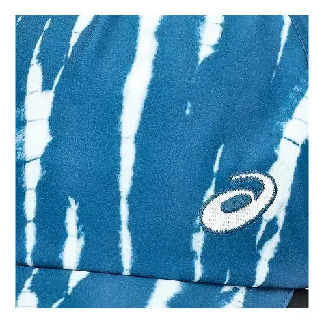 gorra deportiva asics de otoño-invierno con diseño gráfico azul