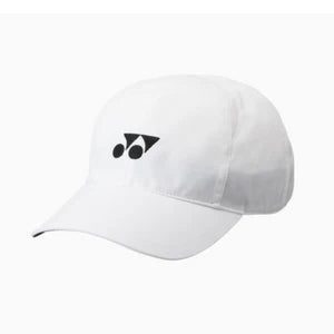gorra yonex blanca con logo negro bordado y visera curva ajustable