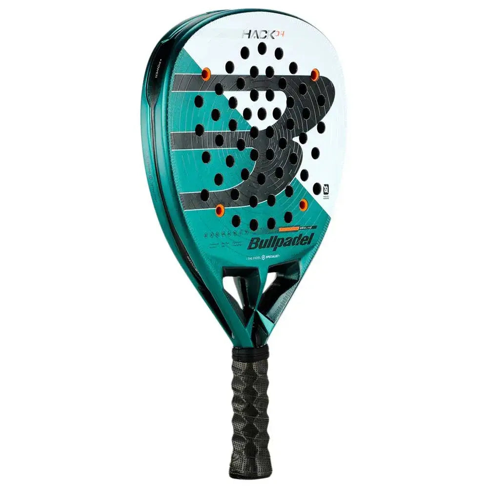 pala de pádel bullpadel hack 04 2025 con diseño ofensivo en negro y verde