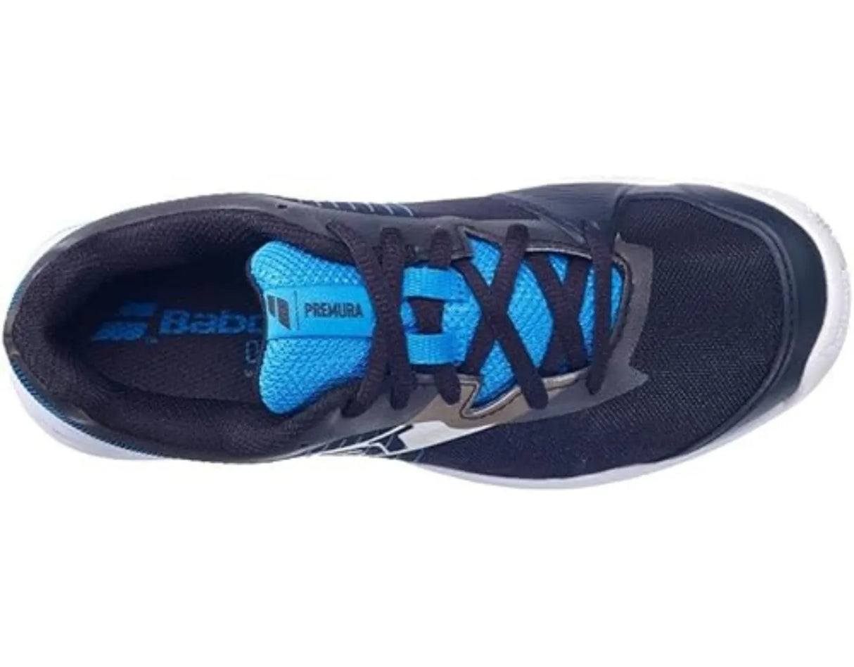 tenis babolat negros con detalles azulados y suela especializada para pádel