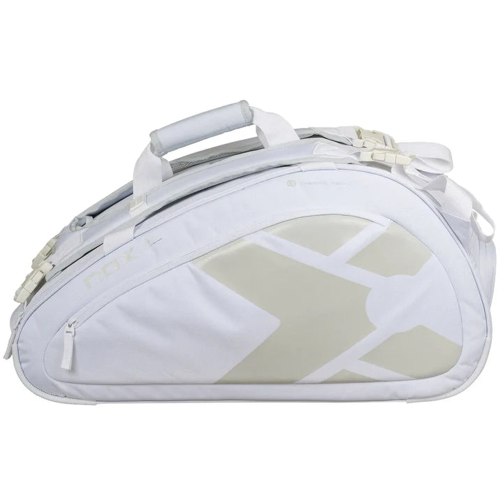 mochila padel nox at10 team blanco con bolsillo frontal y diseño elegante para jugadores de padel