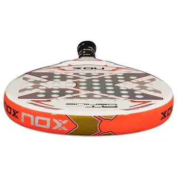 perfil lateral pala nox at10 genius luxury con marco reforzado y diseño rojo