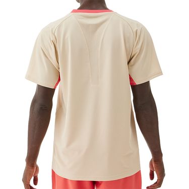 playera yonex beige con inserciones rojas ideal para jugar pádel