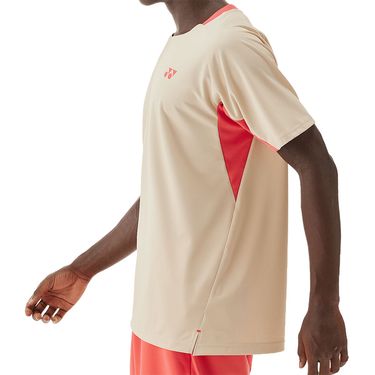 playera yonex beige transpirable con costados rojos para pádel