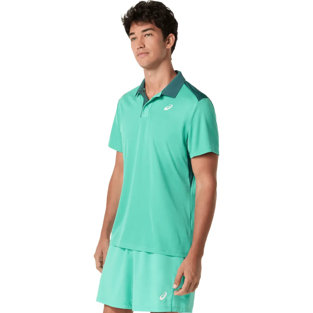 polo tenis asics court polo hombre aurora green con paneles de malla para ventilación