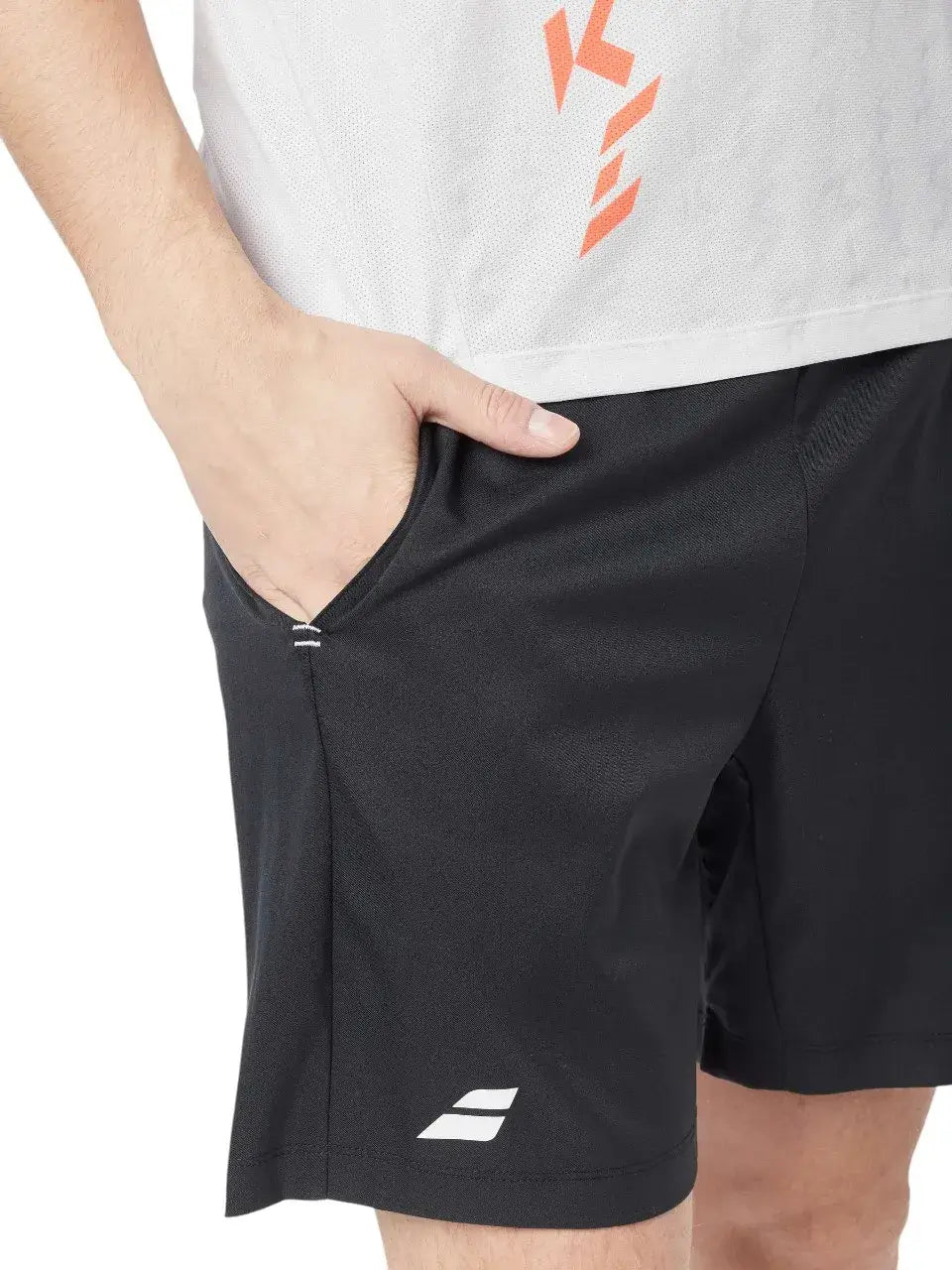 short babolat negro con logotipo blanco y ajuste cómodo para entrenamientos