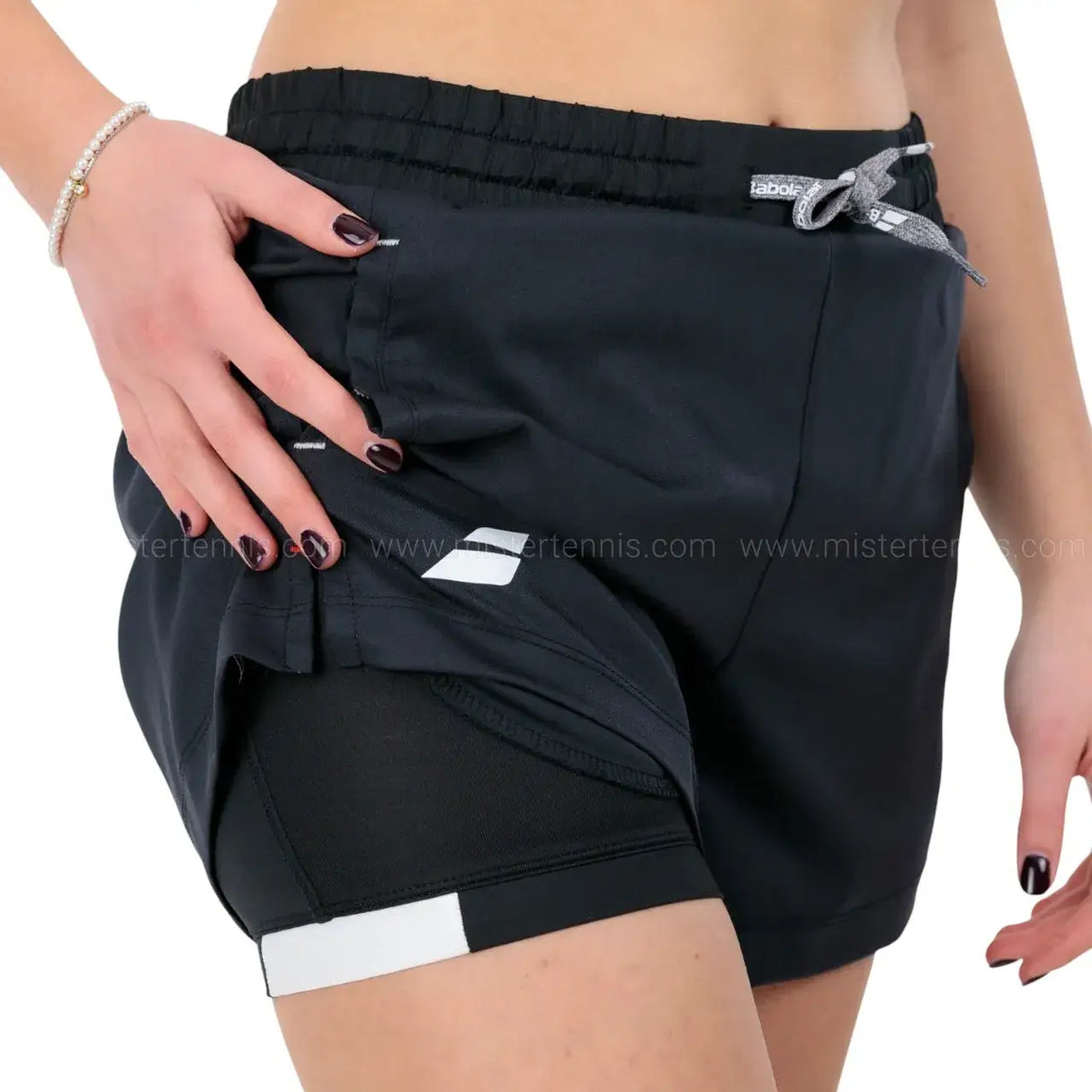 short técnico negro babolat mujer para entrenamiento en cancha pádel
