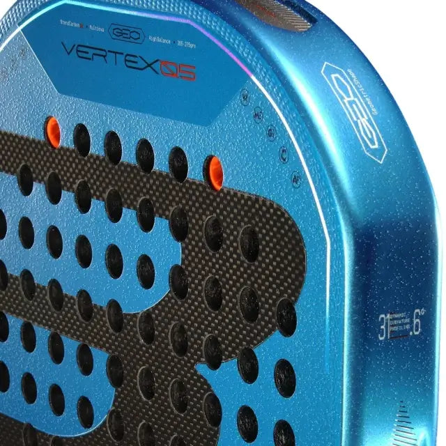 bullpadel vertex 05 geo con superficie amplia y balance alto para potencia en cada golpe