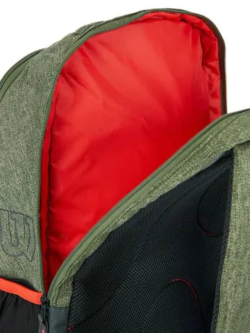 mochila wilson verde con compartimento trasero acolchado y diseño sobrio