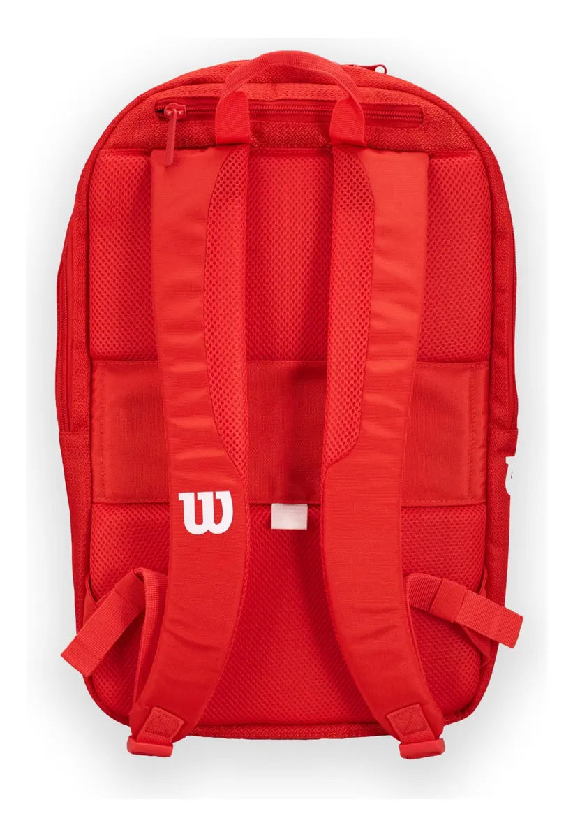 mochila roja wilson padel con bolsillo frontal de malla y cremallera
