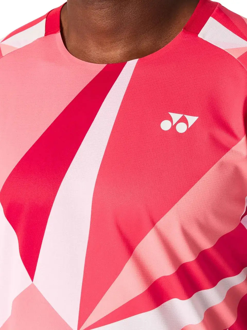 camiseta yonex roja hombre con diseño abstracto y logo en el pecho