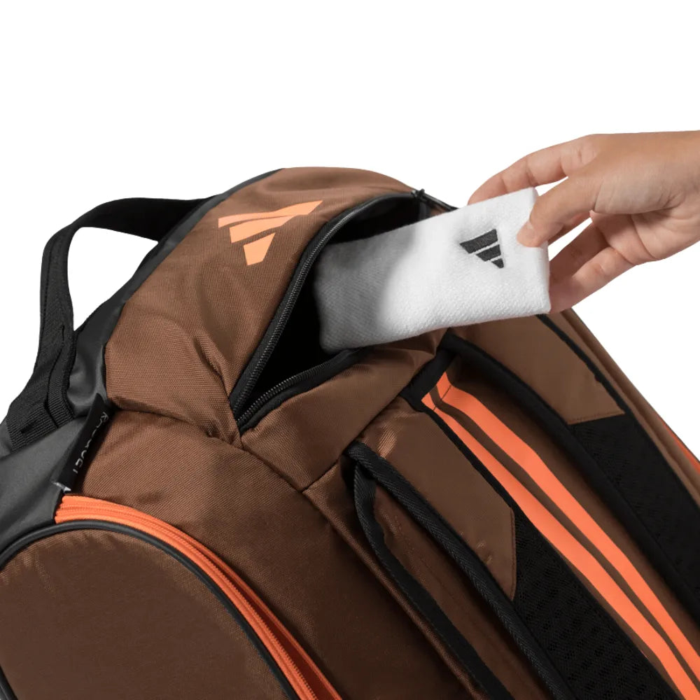 paletero adidas padel pro tour 2026 bronce naranja con bolsillo ventilado para tenis padel