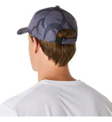 gorra deportiva asics gris camuflaje con cierre ajustable trasero