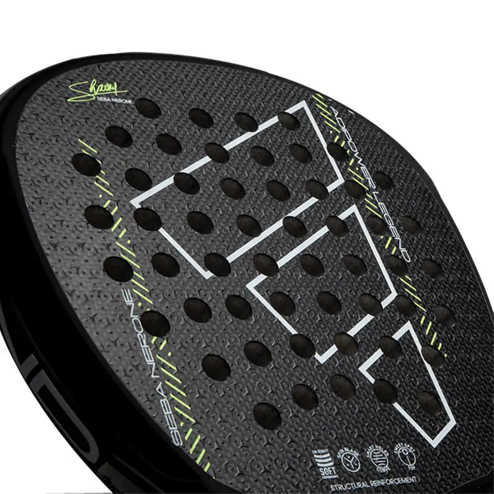 pala de pádel adidas adipower legend firmada por sebastián nerone con textura rugosa