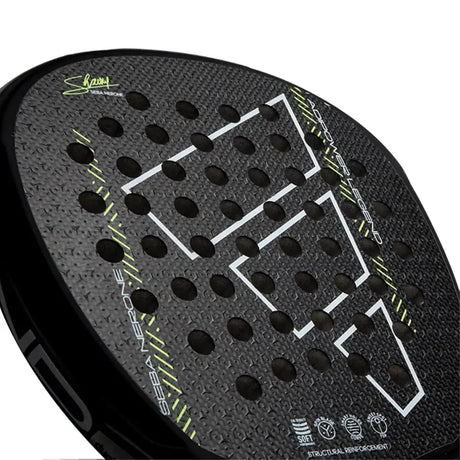 pala de pádel adidas adipower legend firmada por sebastián nerone con textura rugosa