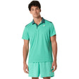 polo asics court polo hombre color aurora green para tenis con tejido transpirable de secado rápido