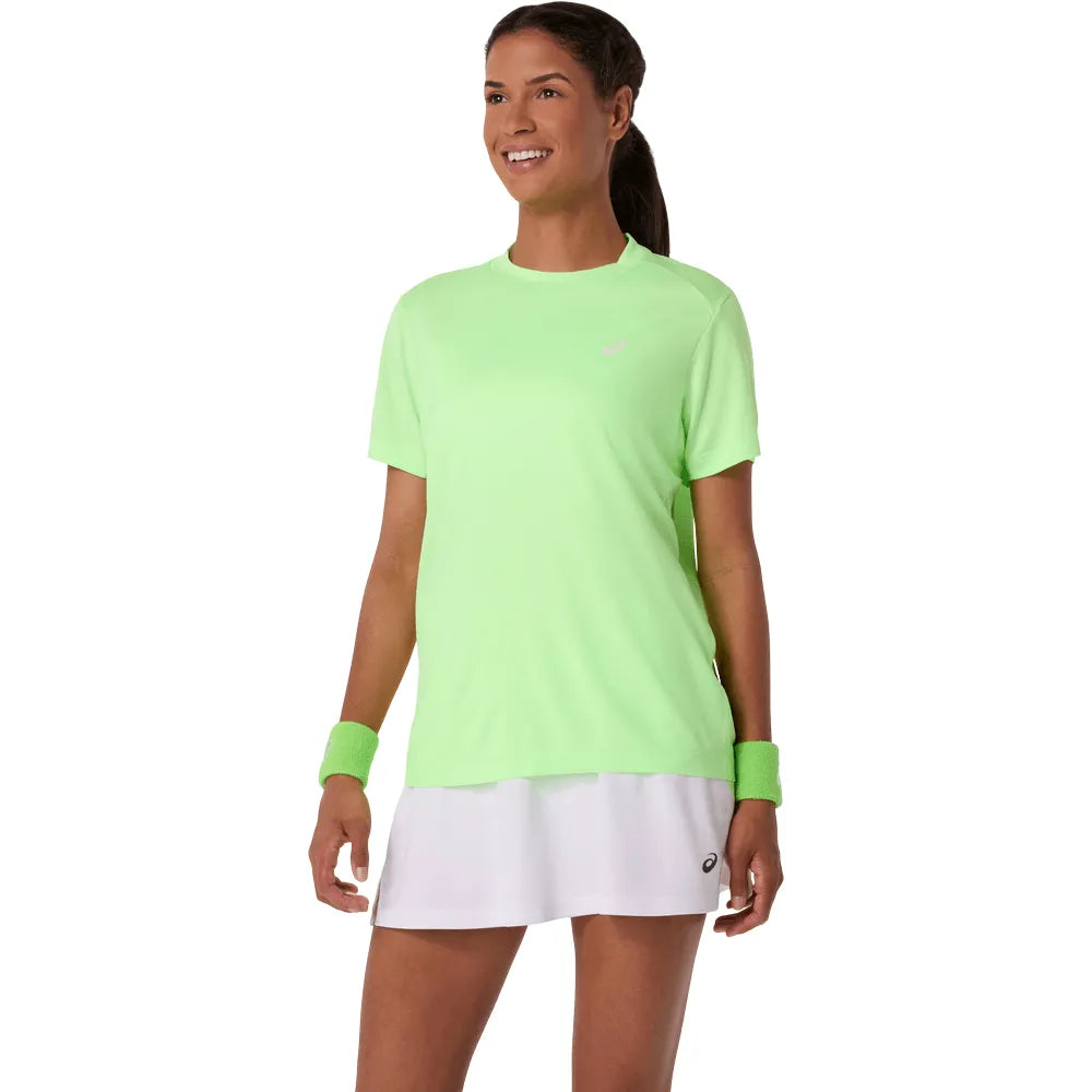 playera asics court ss top mujer illuminate green con tejido comodo de secado rapido para tenis