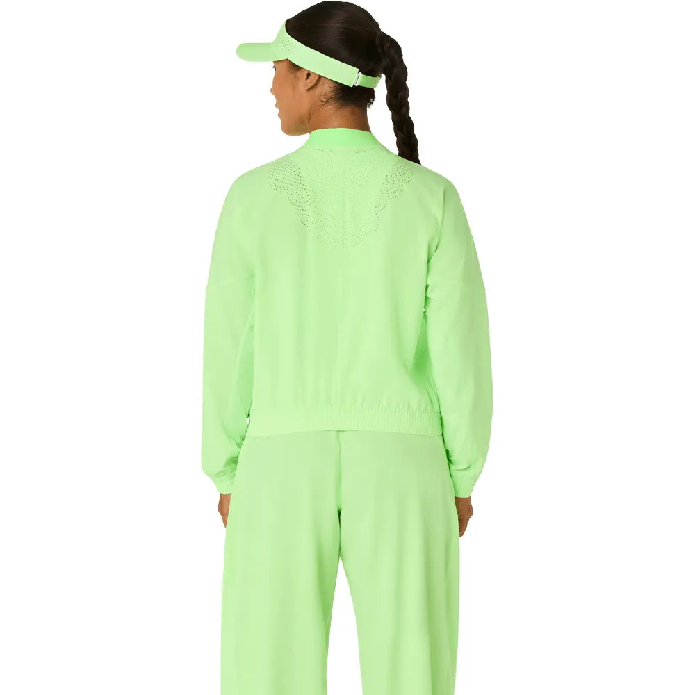 chamarra deportiva asics match jacket mujer illuminate green con bolsillos laterales para tenis
