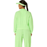 chamarra deportiva asics match jacket mujer illuminate green con bolsillos laterales para tenis