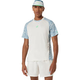 playera asics padel court all over print ss top hombre cream saba blue para jugar padel con tejido de secado rápido
