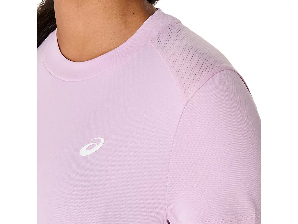 camiseta técnica asics padel para mujer con paneles de malla en hombros