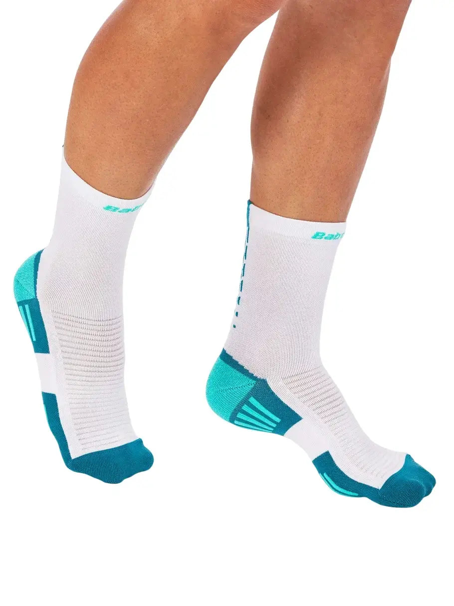 medias deportivas mid-calf babolat blancas con tejido transpirable