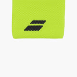 muñequera deportiva corta babolat gris con tejido técnico de alta absorción