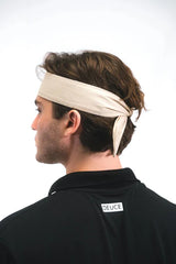 bandana beige con tecnología antibacterial y control de humedad
