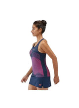 camiseta deportiva yonex mujer azul con estampado vertical moderno