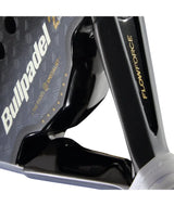 pala bullpadel negra dorada tipo diamante para juego ofensivo femenino