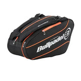 paletero bullpadel tour negro con detalles naranja neón y gran capacidad