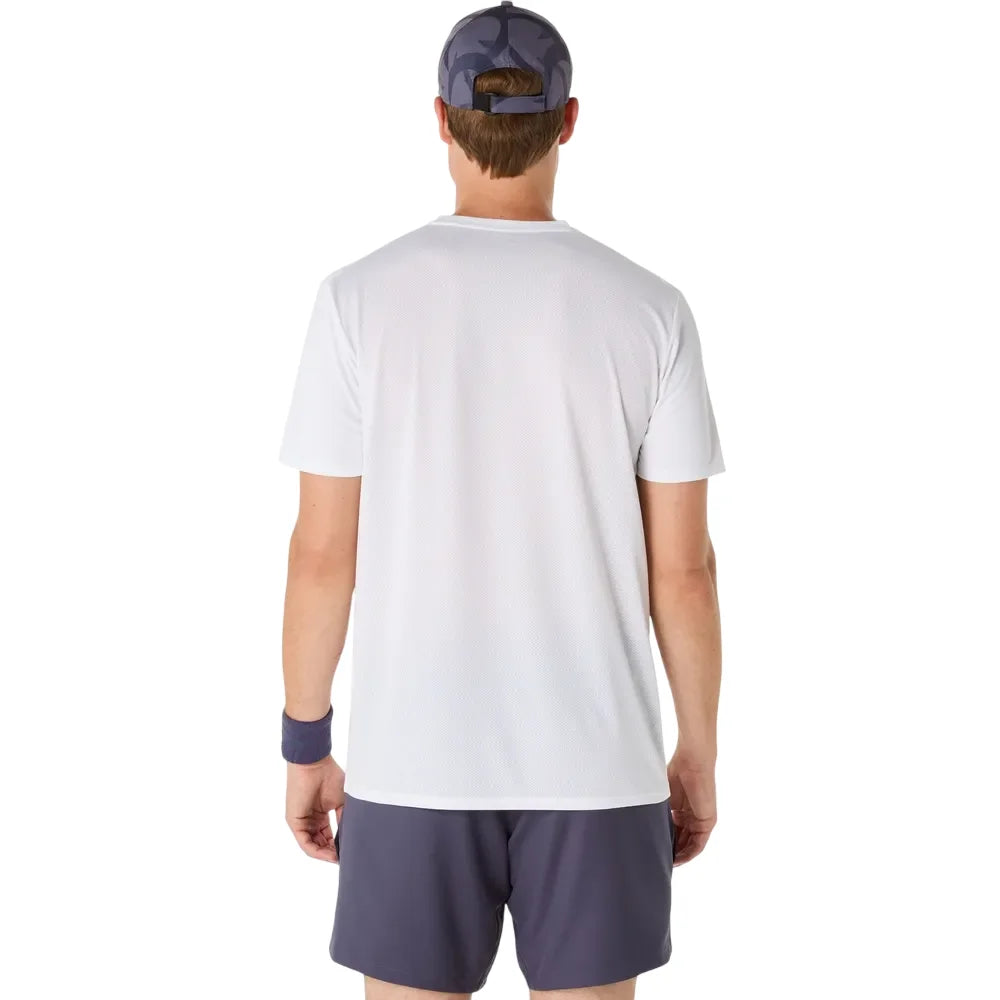 ropa técnica asics blanca para jugar padel en clima cálido