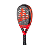 detalle frontal pala de padel adidas metalbone rojo negro con logo
