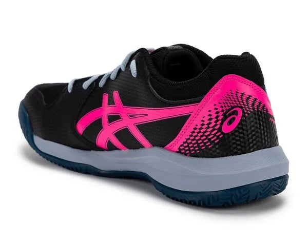 calzado asics gel dedicate negro con detalles celeste y rosa en talón