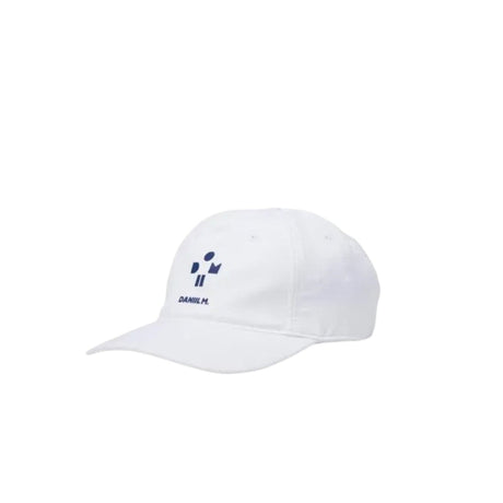 gorra lacoste blanca daniil medvedev edición especial con logo dm