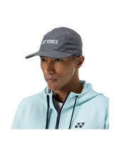 gorra deportiva yonex color gris con visera curva ajustable