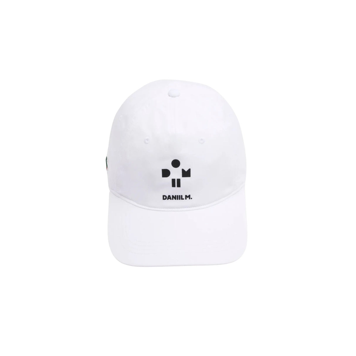 gorra blanca lacoste con diseño exclusivo daniil medvedev y cocodrilo