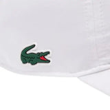 gorra blanca con cocodrilo lacoste en costado, ideal para deportes padel