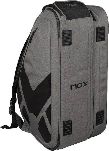 mochila nox con tecnología thermo tech para protección de palas en pádel