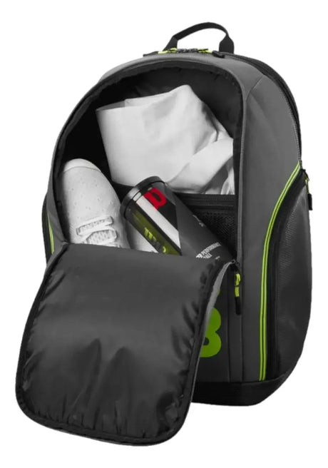 mochila Wilson gris con cremallera verde ideal para jugadores de pádel