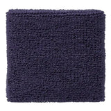 muñequeras deportivas asics en tono morado azul‑oscuro con logo blanco