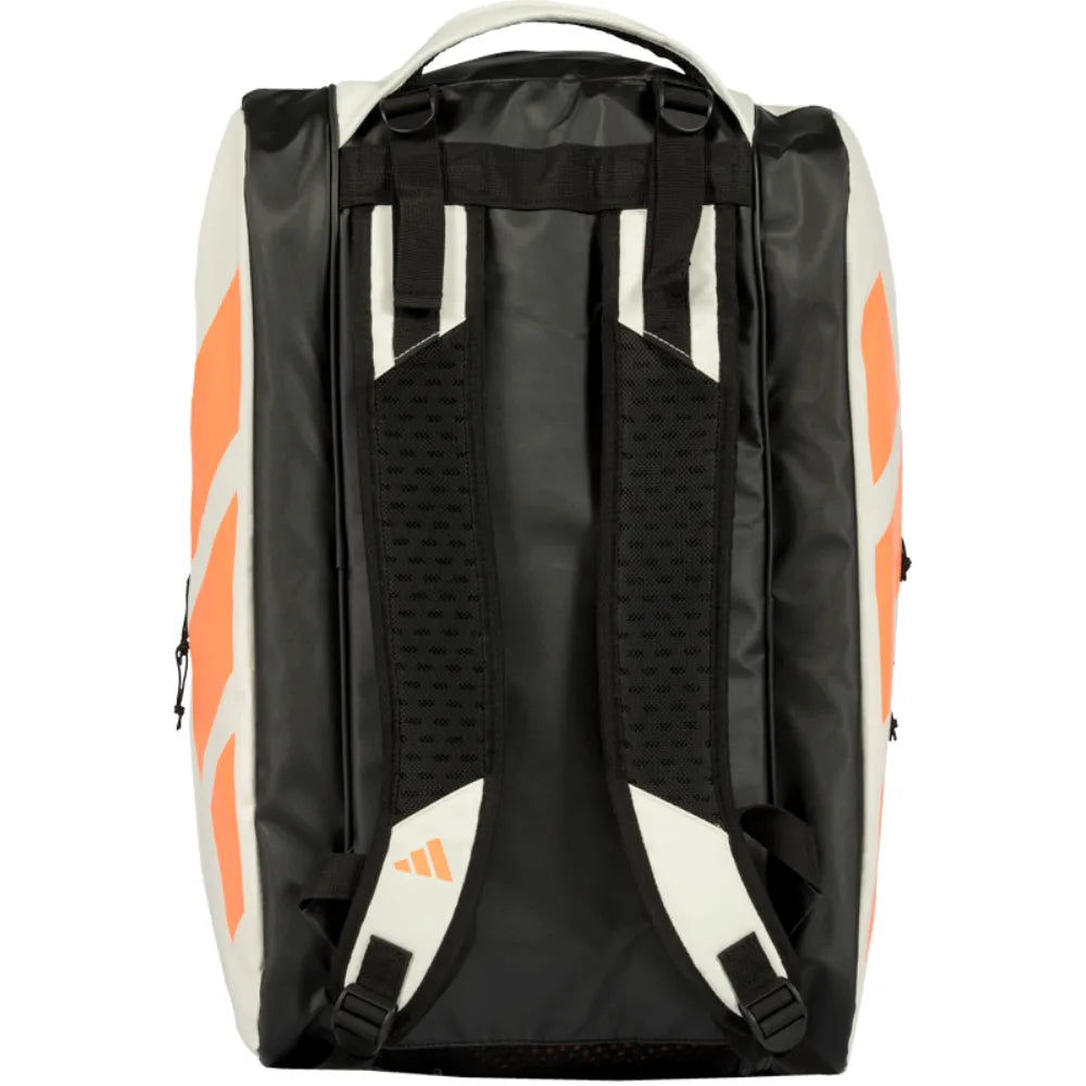 paletero adidas multigame 2026 blanco naranja con compartimento ventilado para tenis padel